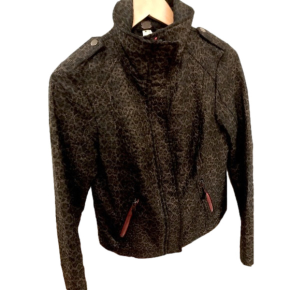 𝅺FREE People, We the Free women’s jacket size 6. Black, gold and red. - Picture 1 of 7